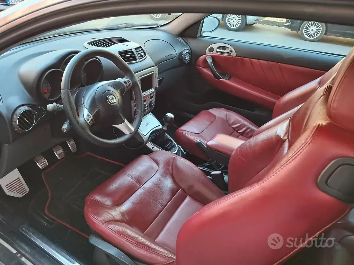 Usata Alfa Romeo GT 150 CV (110 kW) 2005 Grigio Coupé