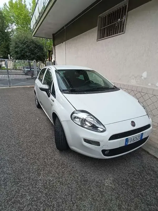 Usata Fiat Grande Punto Young 69 CV (50 kW) 2016 Utilitaria