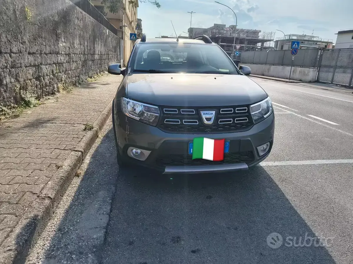 Usata Dacia Sandero 90 CV (66 kW) 2017 Grigio Berlina