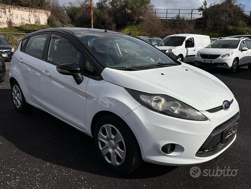 Usata Ford Fiesta Titanium 95 CV (69 kW) 2010 Bianco Berlina