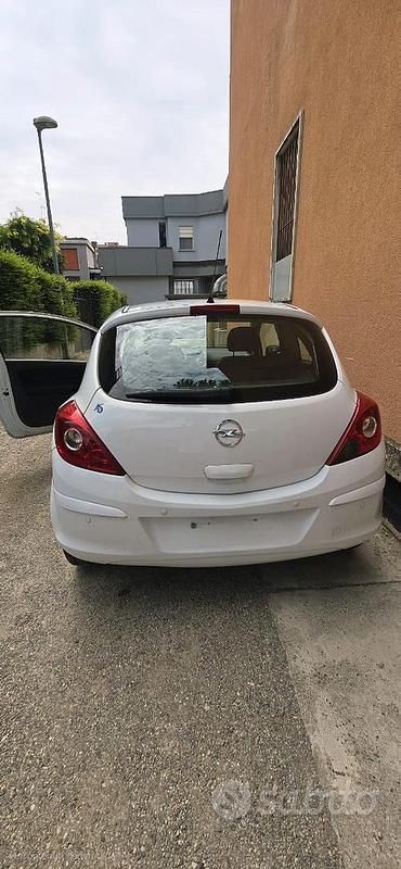 Usata Opel Corsa Edition 75 CV (55 kW) 2014 Bianco Berlina
