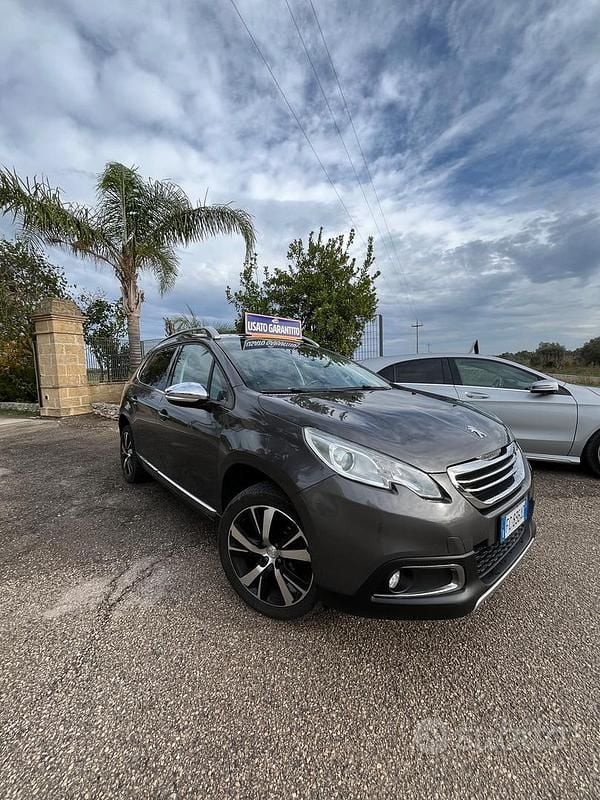 Usata Peugeot 2008 Active 100 CV (73 kW) 2015 Grigio SUV