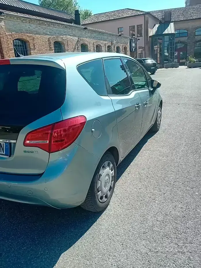 Usata Opel Meriva 95 CV (69 kW) 2011 Grigio Monovolume