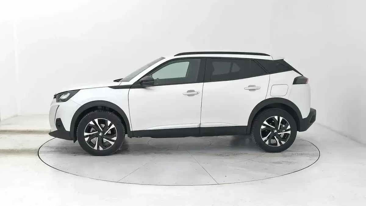Usata Peugeot 2008 Allure 102 CV (75 kW) 2023 Bianco SUV