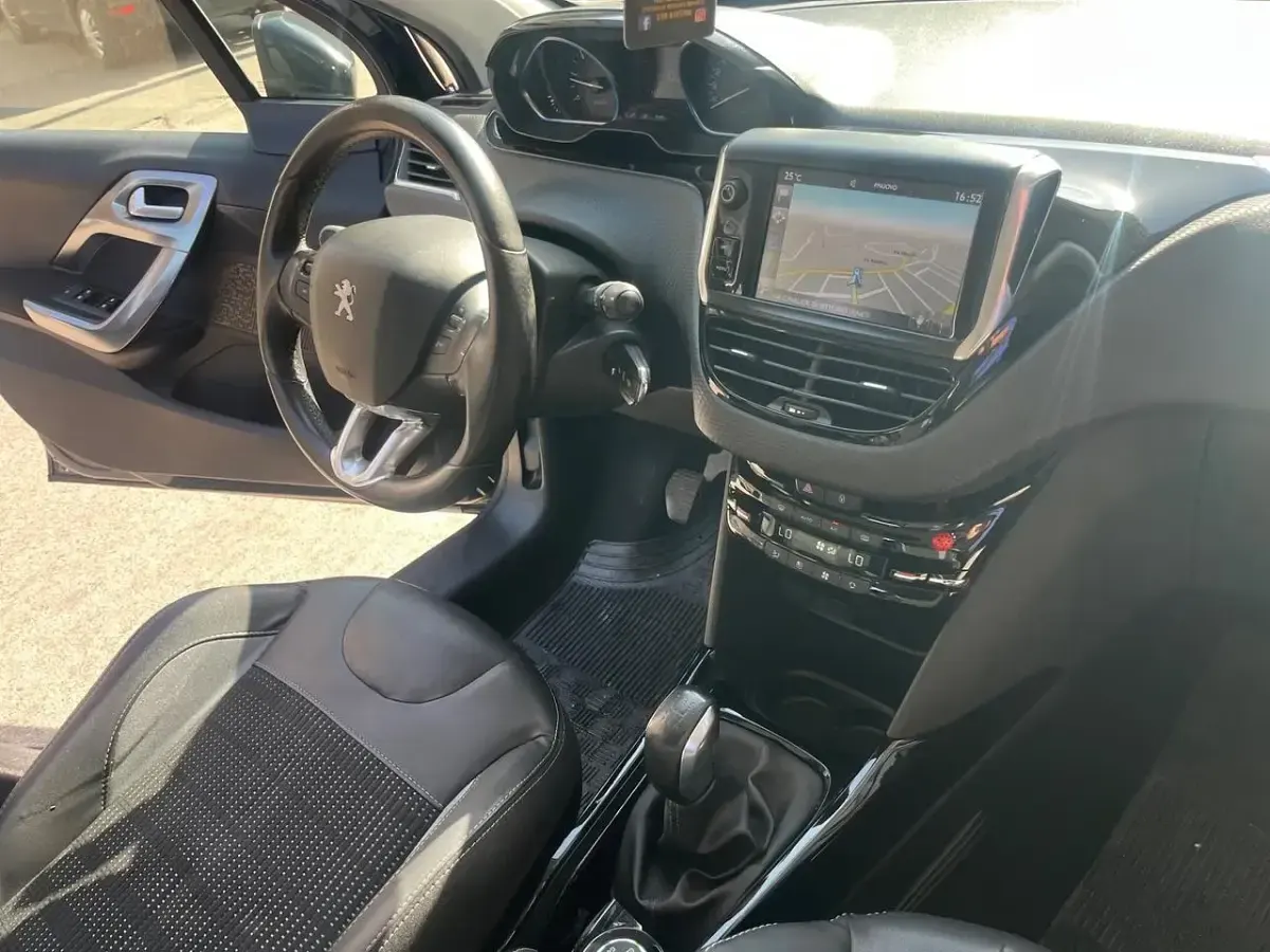 Usata Peugeot 2008 GT-line 99 CV (72 kW) 2017 Bluazzurro SUV