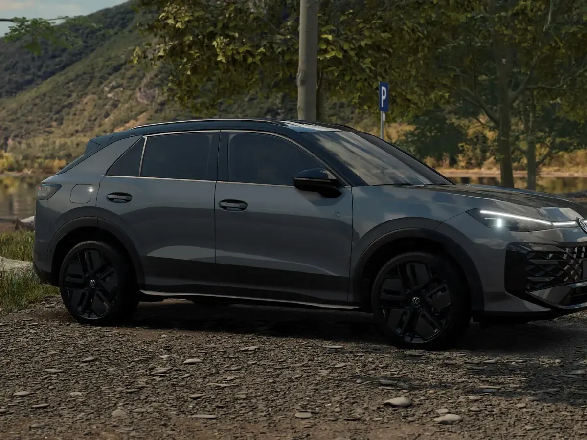 Nuova VW T-Roc R-line 150 CV (110 kW) 2026 Wolf grey metallizzato nero SUV