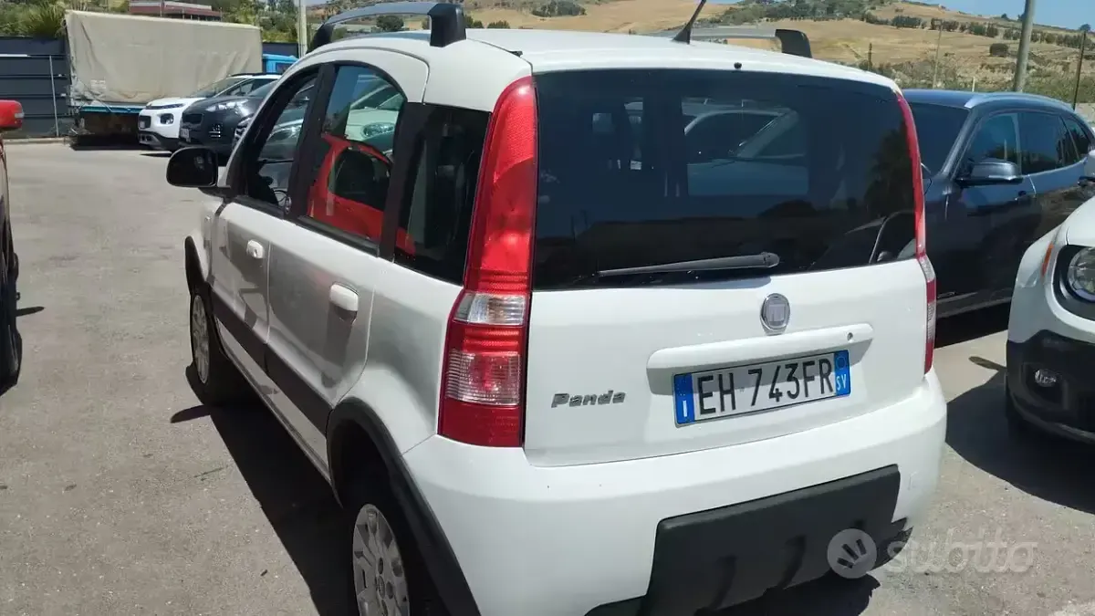 Usata Fiat Panda 4x4 Climbing 69 CV (50 kW) 2011 Bianco Utilitaria