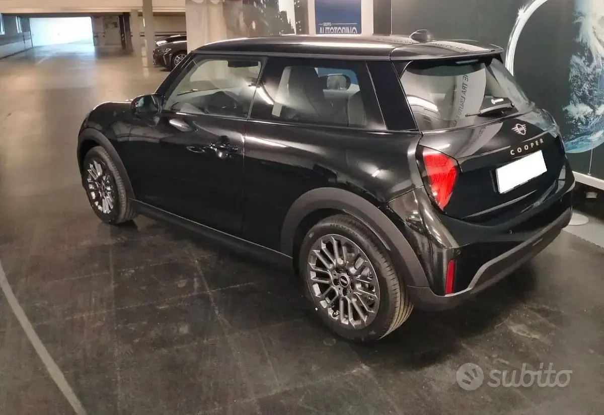 Usata Mini Cooper Essential 156 CV (114 kW) 2024 Nero Utilitaria