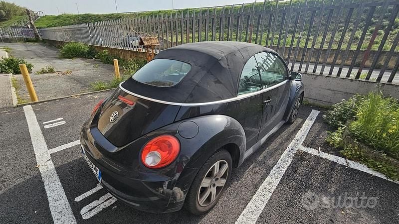 Usata VW New Beetle 105 CV (77 kW) 2009 Nero Utilitaria