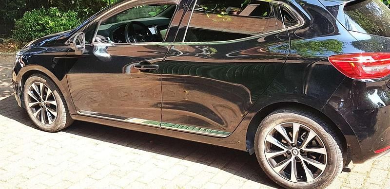 Nero Usata 2023 Renault Clio V Tre volumi | 16.200 € (Buon prezzo) - Immagine 1/4