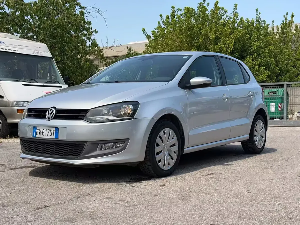 Usata VW Polo Trendline 75 CV (55 kW) 2014 Grigio Berlina