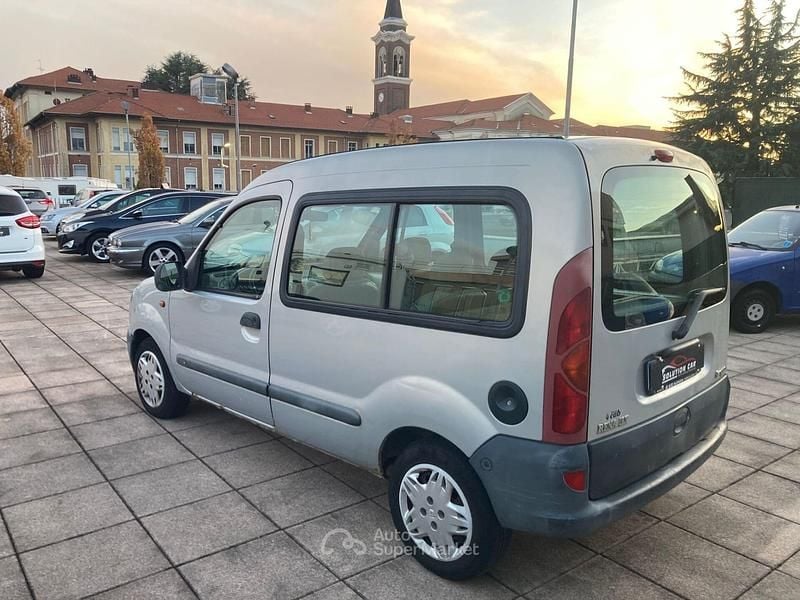 Usata Renault Kangoo 75 CV (55 kW) 1999 Argento Monovolume