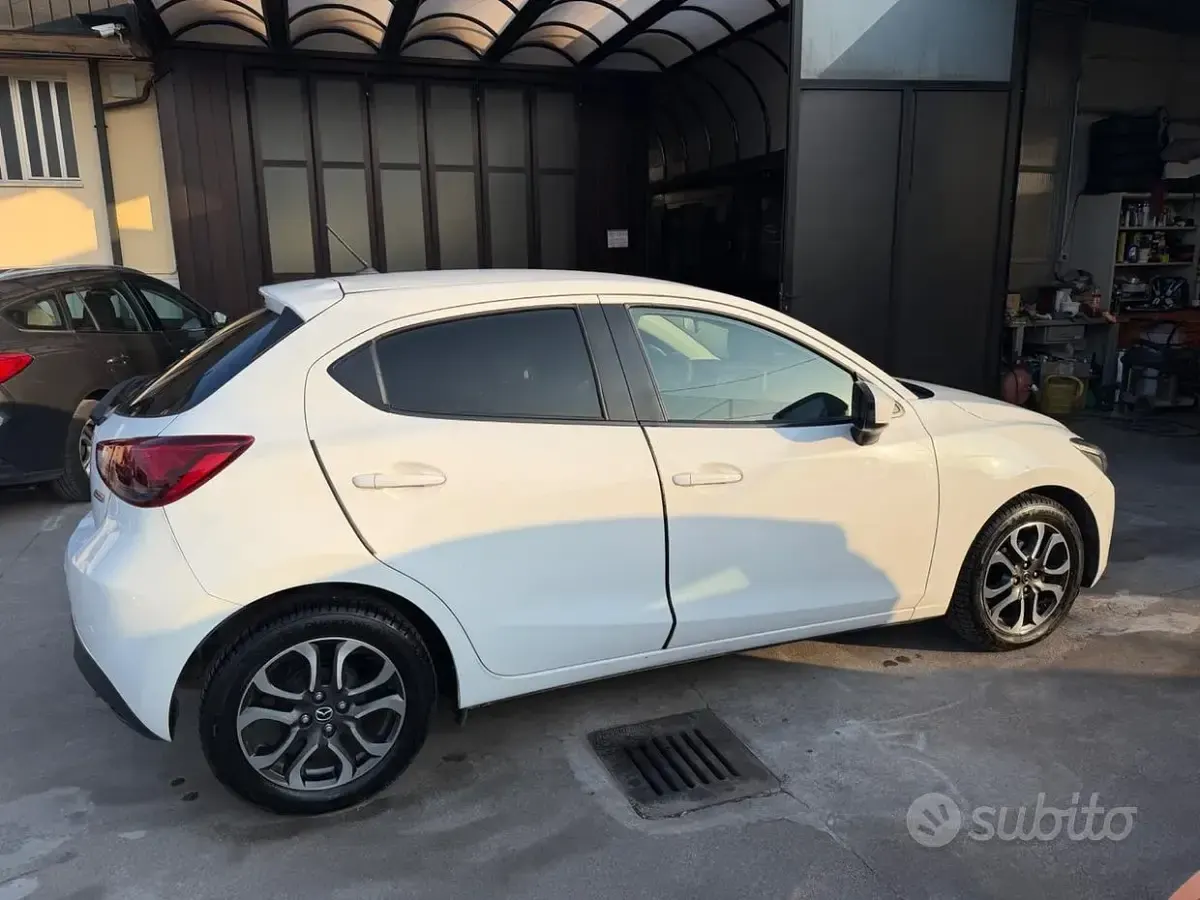 Usata Mazda 2 Exceed 105 CV (77 kW) 2017 Bianco Berlina