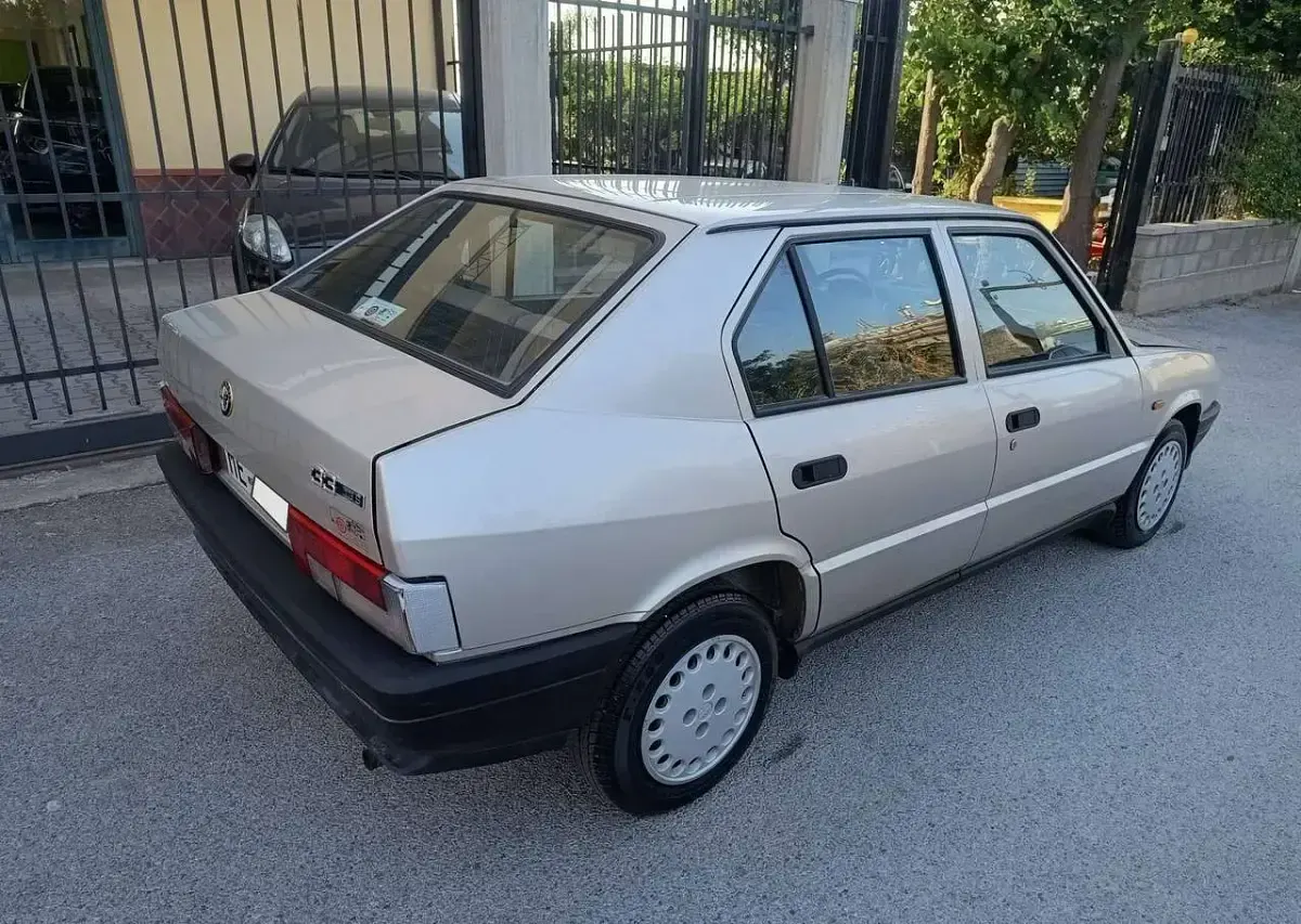 Usata Alfa Romeo 33 86 CV (63 kW) 1988 Beige Berlina