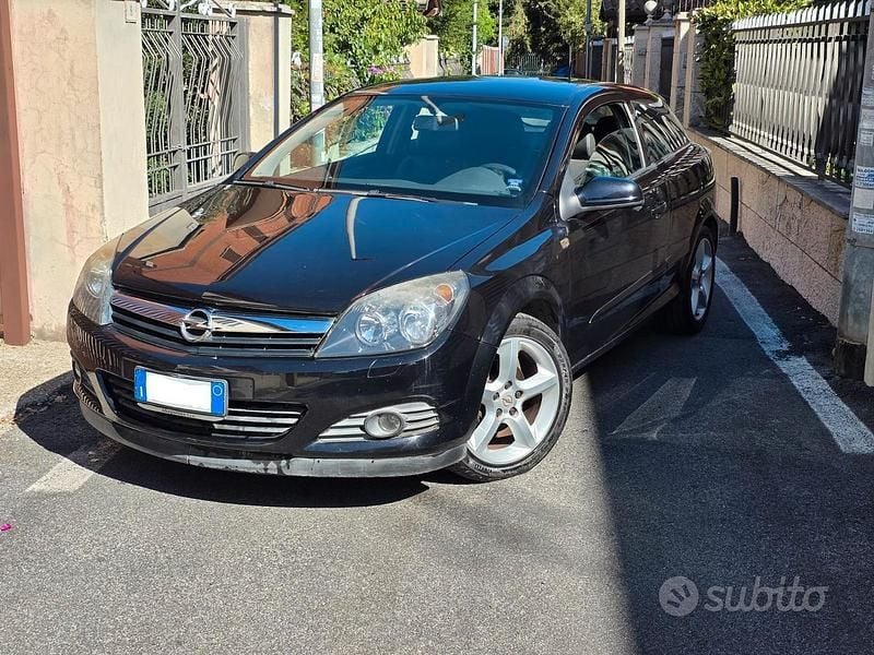 Usata Opel Astra GTC Cosmo 101 CV (74 kW) 2006 Nero Coupé