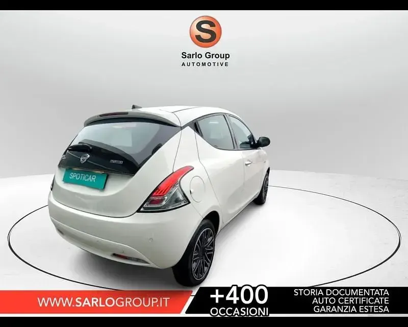 Usata Lancia Ypsilon Gold 69 CV (50 kW) 2022 Argento Utilitaria