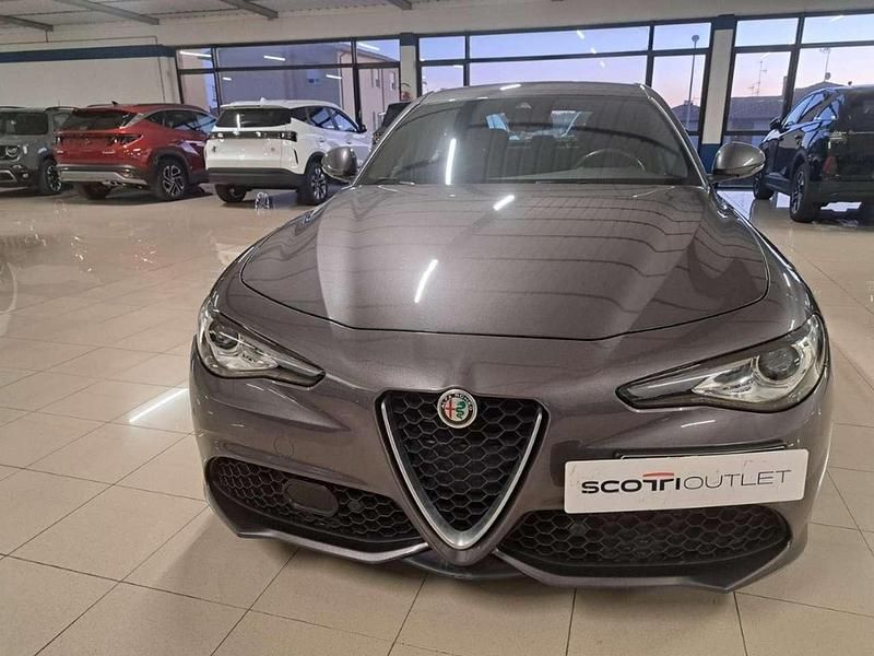 Usata Alfa Romeo Giulia Business 190 CV (139 kW) 2022 Grigio platino Berlina