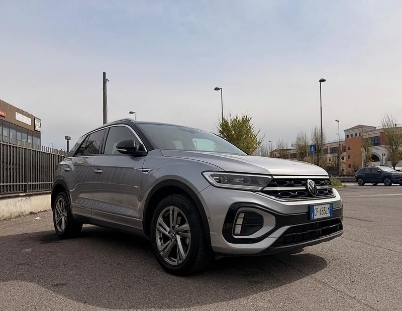 Usata VW T-Roc R-line 150 CV (110 kW) 2023 Argento SUV