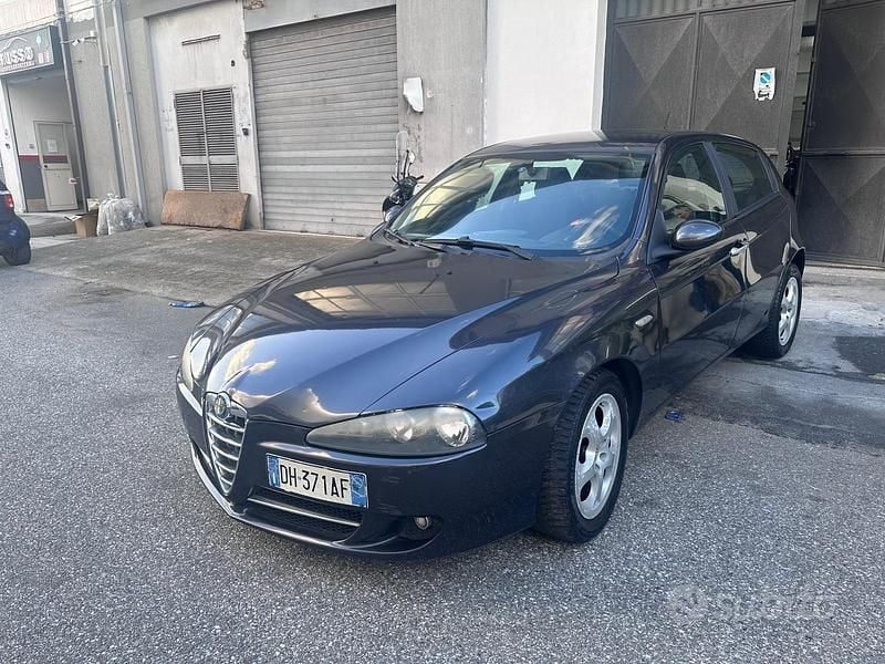 Usata Alfa Romeo 147 Exclusive 150 CV (110 kW) 2005 Nero Utilitaria