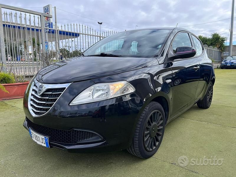 Usata Lancia Ypsilon 69 CV (50 kW) 2013 Nero Utilitaria
