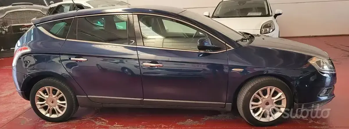 Usata Lancia Delta 190 CV (139 kW) 2011 Blu Utilitaria