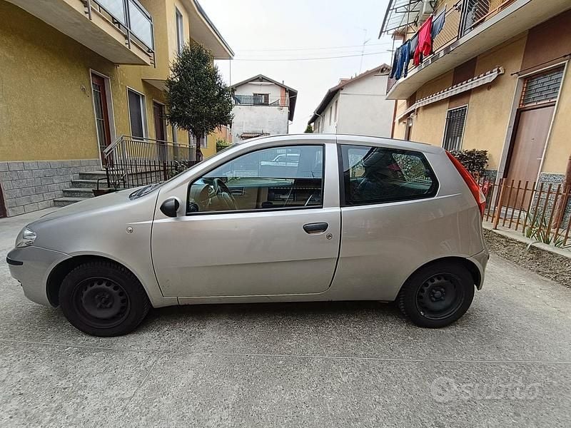 Usata Fiat Punto 60 CV (44 kW) 2004 Grigio Utilitaria