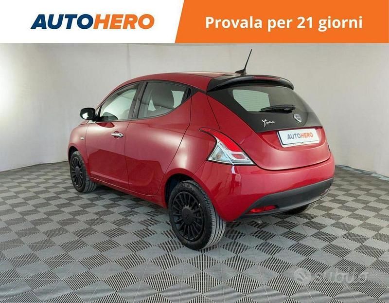 Usata Lancia Ypsilon Silver 69 CV (50 kW) 2023 Rosso Utilitaria