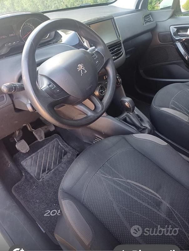 Usata Peugeot 208 82 CV (60 kW) 2014 Bianco Utilitaria