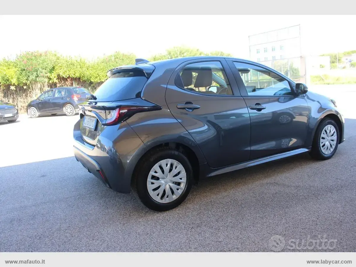 Usata Toyota Yaris Hybrid Business Edition 73 CV (53 kW) 2022 Berlina