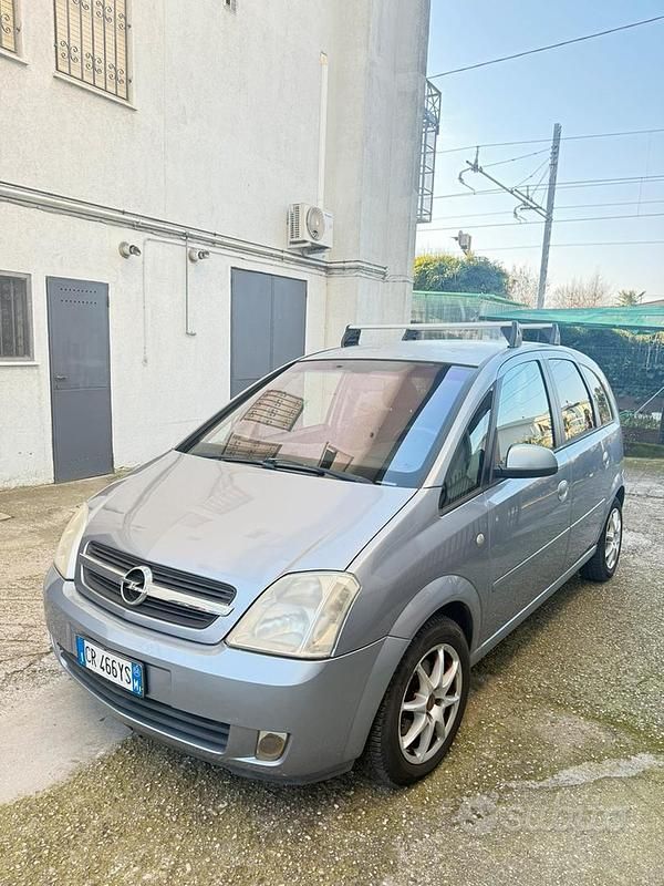 Grigio Usata 2004 Opel Meriva Monovolume | 2400 € - Immagine 1/4