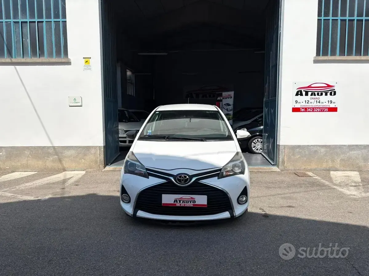 Usata Toyota Yaris 90 CV (66 kW) 2017 Bianco Berlina