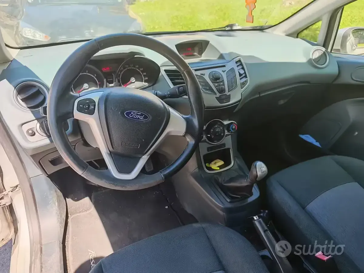 Usata Ford Fiesta 75 CV (55 kW) 2011 Berlina