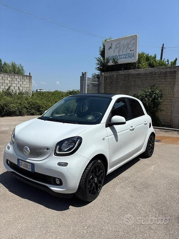 Bianco Usata 2016 Smart ForFour Utilitaria | 8500 € (Super prezzo) - Immagine 1/4