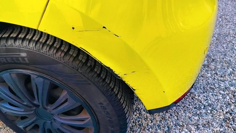 Usata Renault Clio IV 75 CV (55 kW) 2014 Giallo Berlina