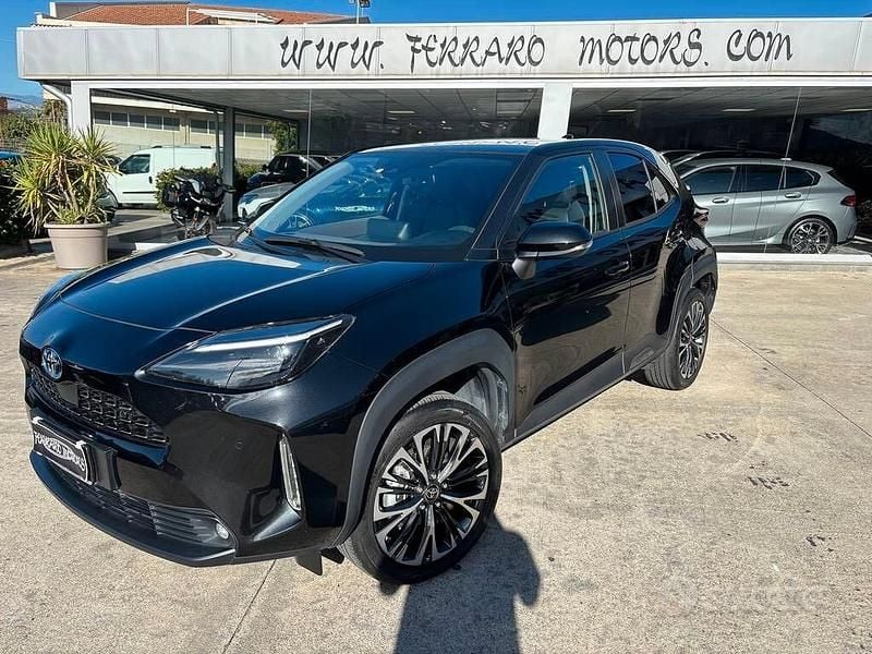 Nero Usata 2022 Toyota Yaris Cross Lounge SUV | 26.900 € (Cara) - Immagine 1/4