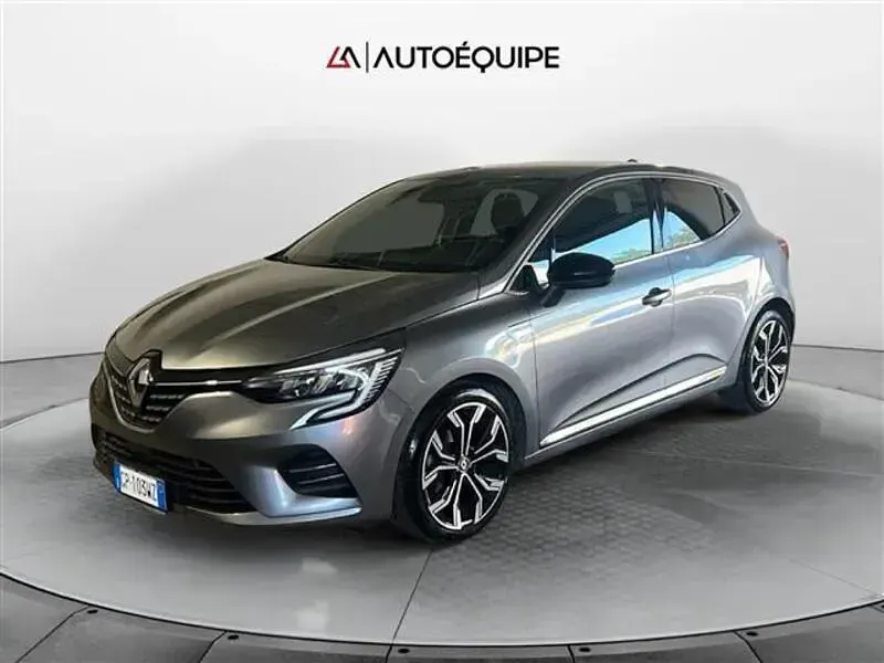 Usata Renault Clio Techno 100 CV (73 kW) 2023 Grigio chiaro Utilitaria