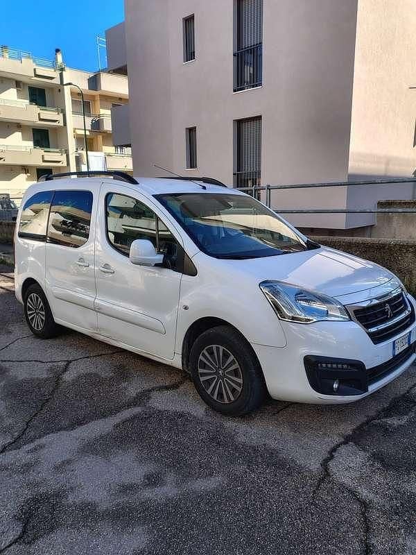 Usata Peugeot TePee Active 99 CV (72 kW) 2016 Station wagon