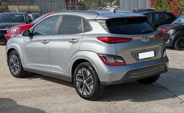 Usata Hyundai Kona Sport 100 kW (136 CV) 2023 Grigio SUV