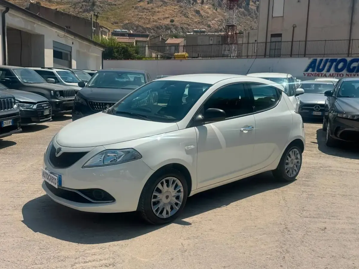 Usata Lancia Ypsilon S 95 CV (69 kW) 2016 Bianco Utilitaria