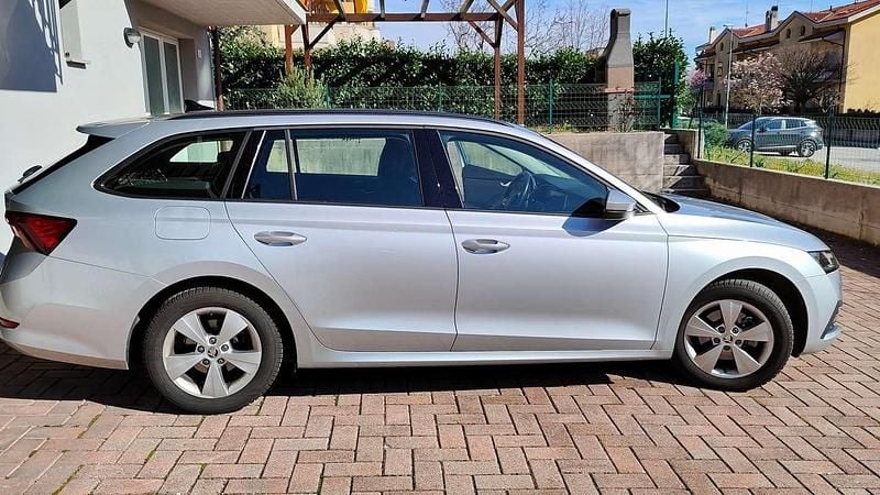 Argento Usata 2022 Skoda Octavia G-TEC Ambition Station wagon | 13.500 € (Ottimo prezzo) - Immagine 1/4