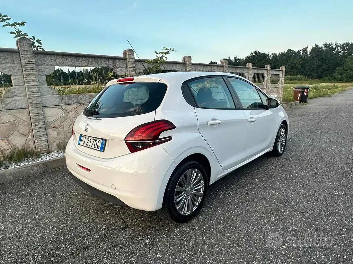 Usata Peugeot 208 75 CV (55 kW) 2017 Bianco Utilitaria