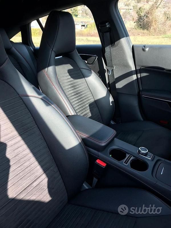 Usata Mercedes CLA220 Shooting Brake Premium 177 CV (130 kW) 2015 Argento Station wagon