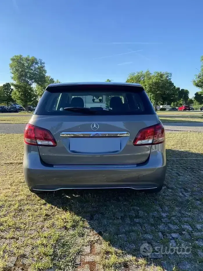 Usata Mercedes B160 90 CV (66 kW) 2016 Grigio Utilitaria