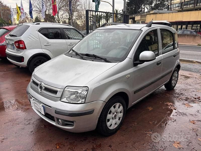 Grigio Usata 2011 Fiat Panda Emotion Tre volumi | 2800 € (Super prezzo) - Immagine 1/4