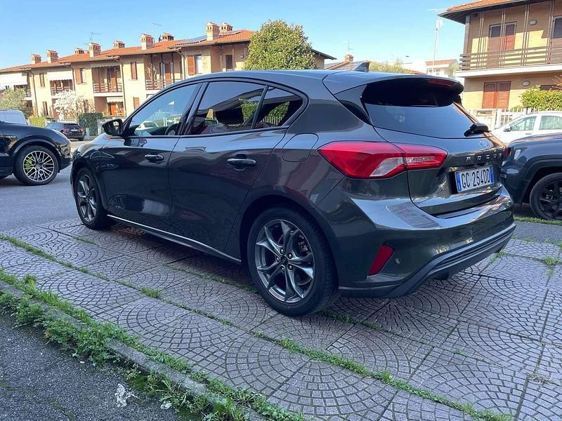 Usata Ford Focus ST-Line 120 CV (88 kW) 2020 Grigio Berlina
