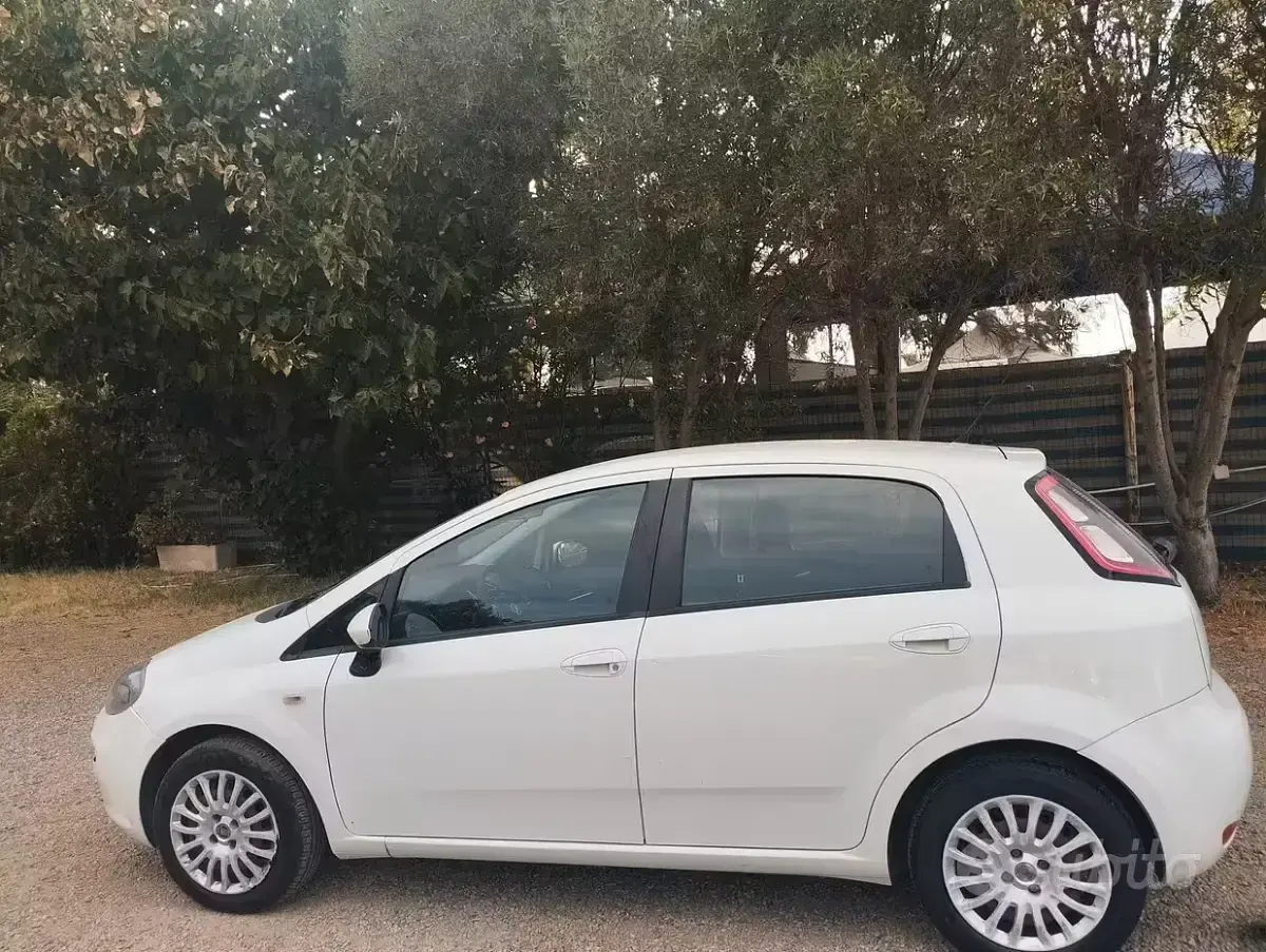 Usata Fiat Punto Street 75 CV (55 kW) 2014 Bianco Utilitaria