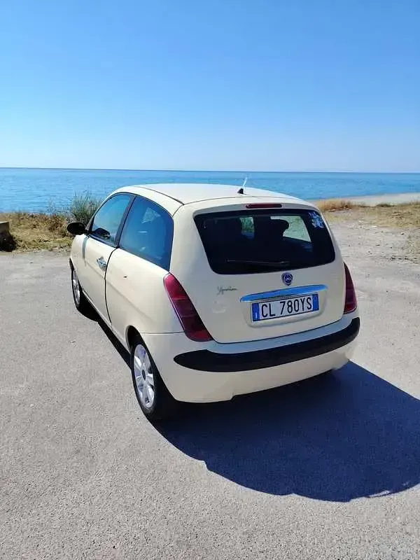 Usata Lancia Ypsilon 60 CV (44 kW) 2004 Bianco Utilitaria
