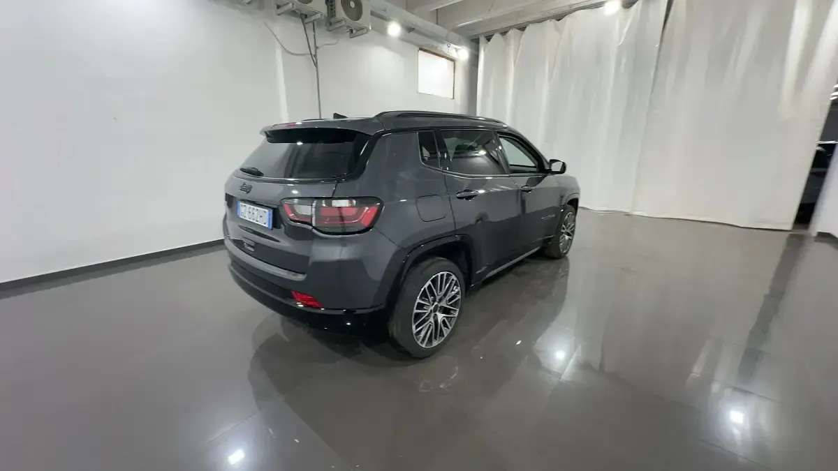 Usata Jeep Compass Summit 130 CV (95 kW) 2025 679graphite grey SUV