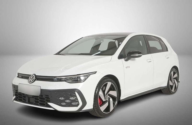 Pure white Usata 2024 VW Golf VIII Style Tre volumi | 33.900 € (Ottimo prezzo) - Immagine 1/4