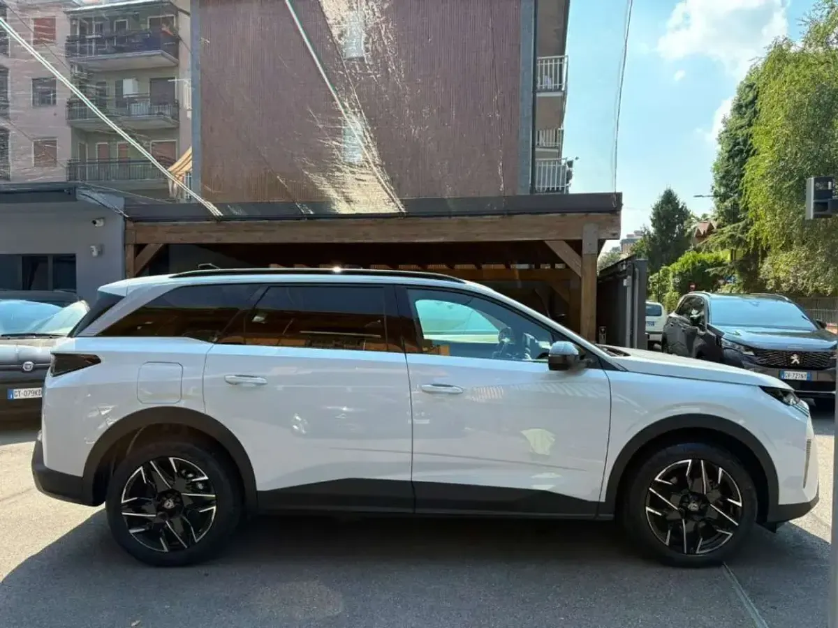 Usata Peugeot 5008 Allure 136 CV (100 kW) 2025 Bianco SUV